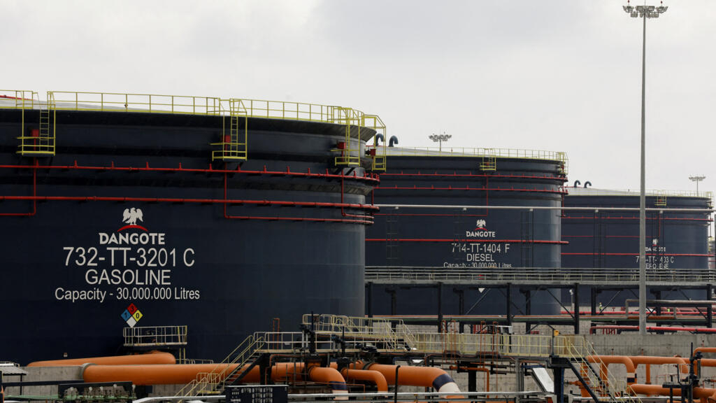 nigeria: la méga-raffinerie du groupe dangote a commencé à produire du carburant