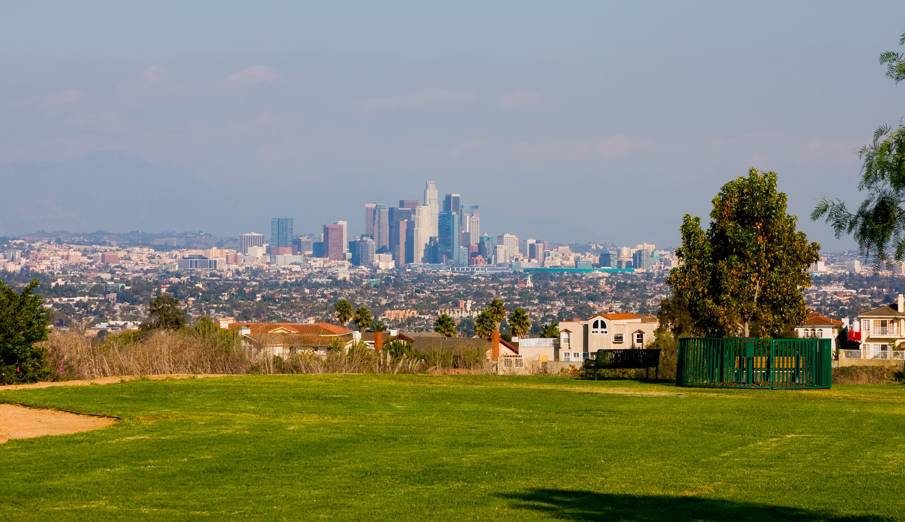 La parks. Гардена Южный Лос Анджелес. Абраша парк Тель Авив. Парк в Лос Анджелес парк около банка. Район в Лос Анджелесе с лесом.