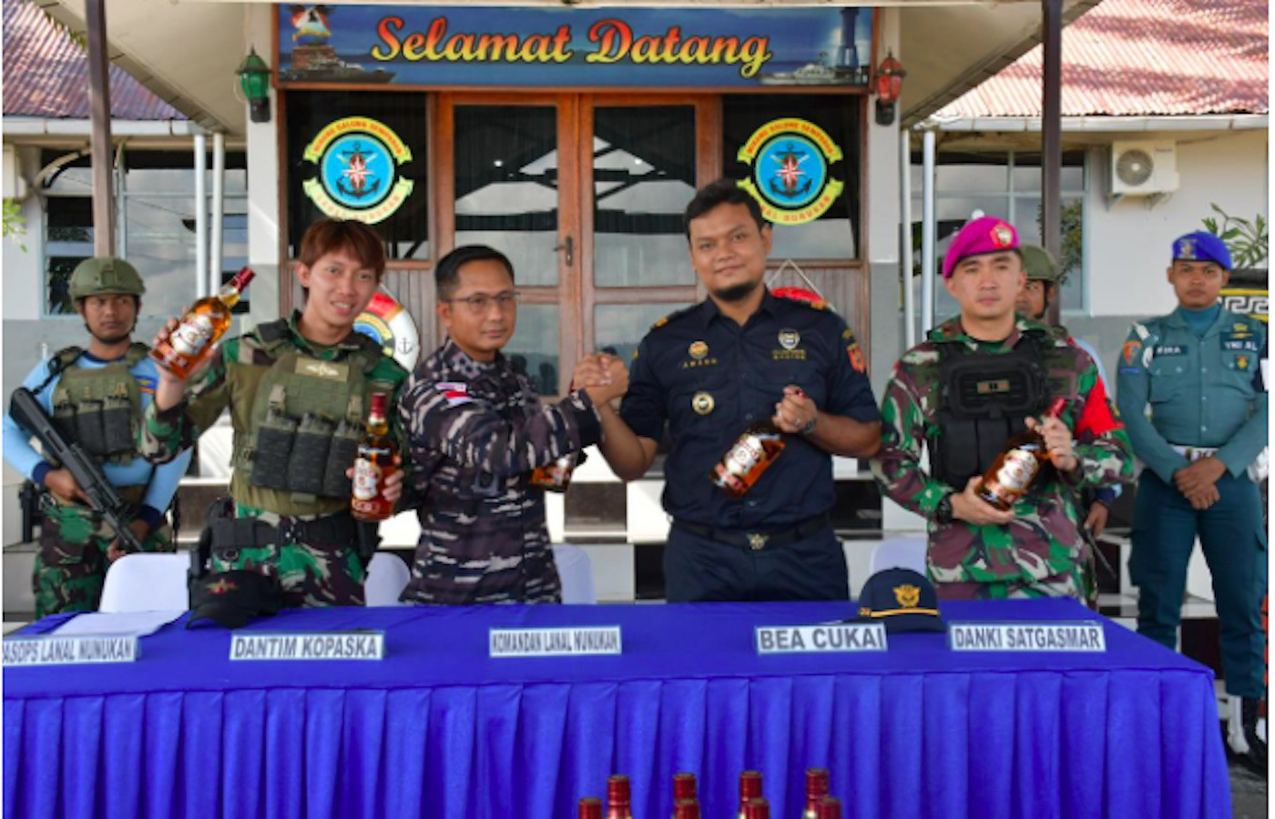 Tim Gabungan TNI AL Gagalkan Penyelundupan Ratusan Botol Miras Noncukai ...