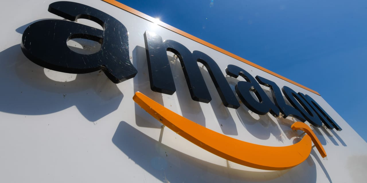 Amazon S Stock Looks To Enter 2024 With A Record Tying Weekly Winning   AA1mcOxt.img