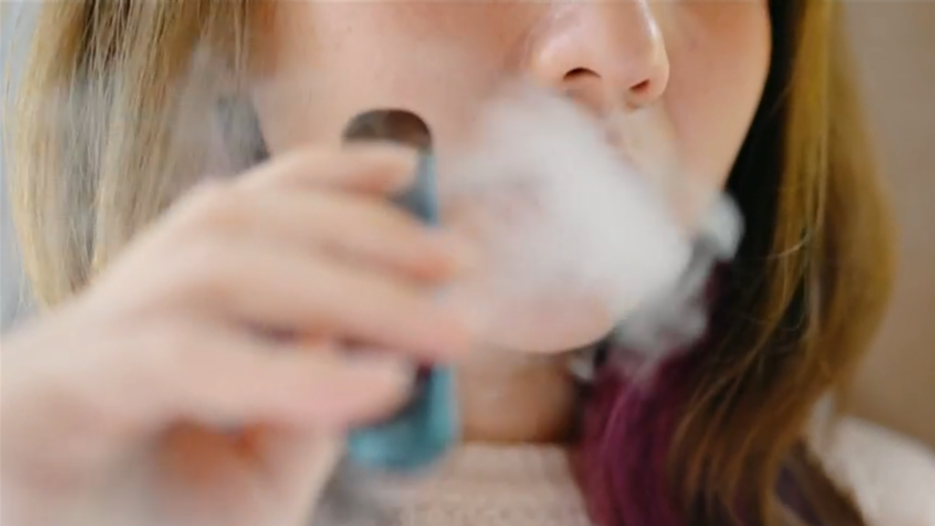 Illinois To Ban Indoor Vaping In 2024   AA1mcYTl.img