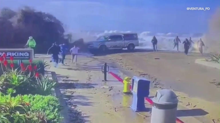 Watch Rogue Wave Slams Into Southern California Beachgoers 9 Hospitalized