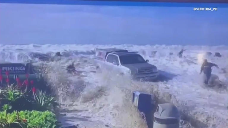 Watch Rogue Wave Slams Into Southern California Beachgoers 9 Hospitalized