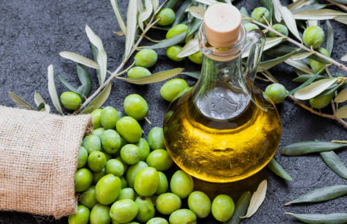 6 Health Benefits Of Olive Oil And Trendy Foods That Contain It