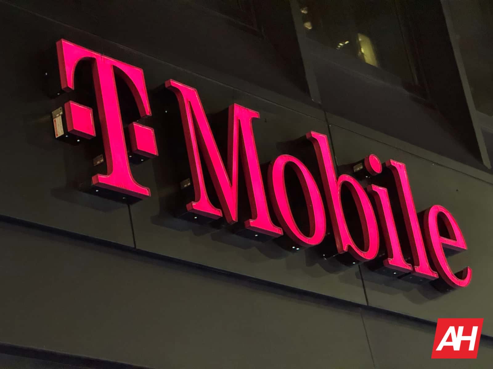 T-Mobile Expands Reach With $4.4 Billion US Cellular Acquisition