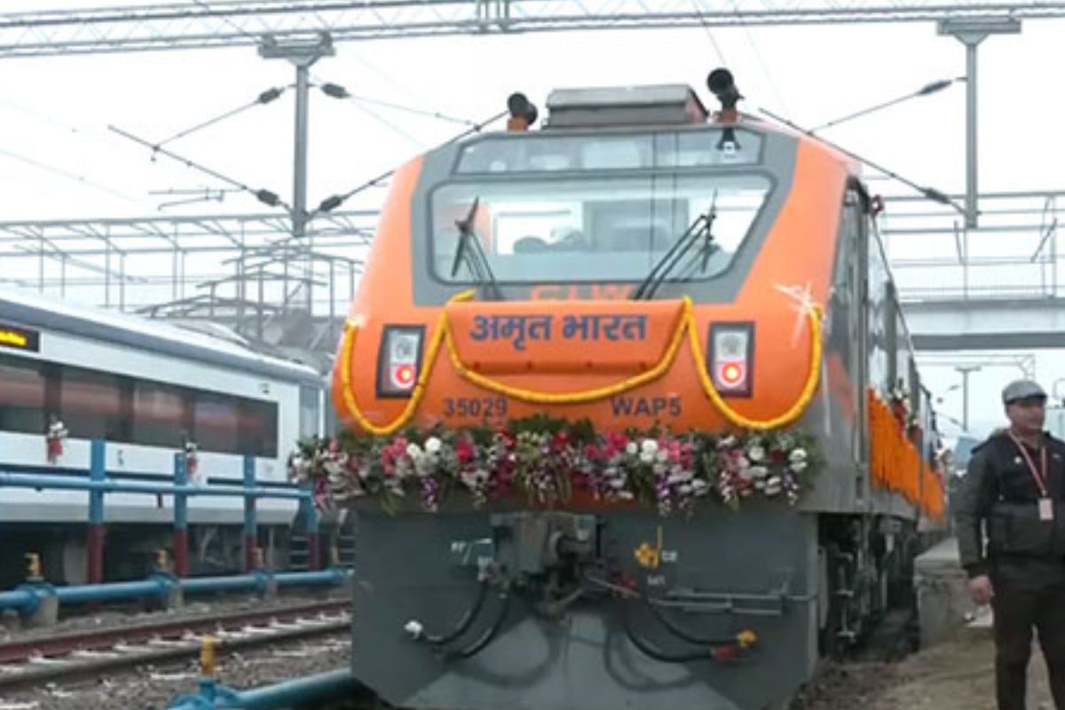 Amrit Bharat, Vande Bharat Trains Arrive At Ayodhya, To Be Flagged Off ...