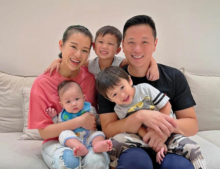 TVB前当家花旦胡杏儿结婚八周年，丈夫晒照表白，婚后连生三个儿子