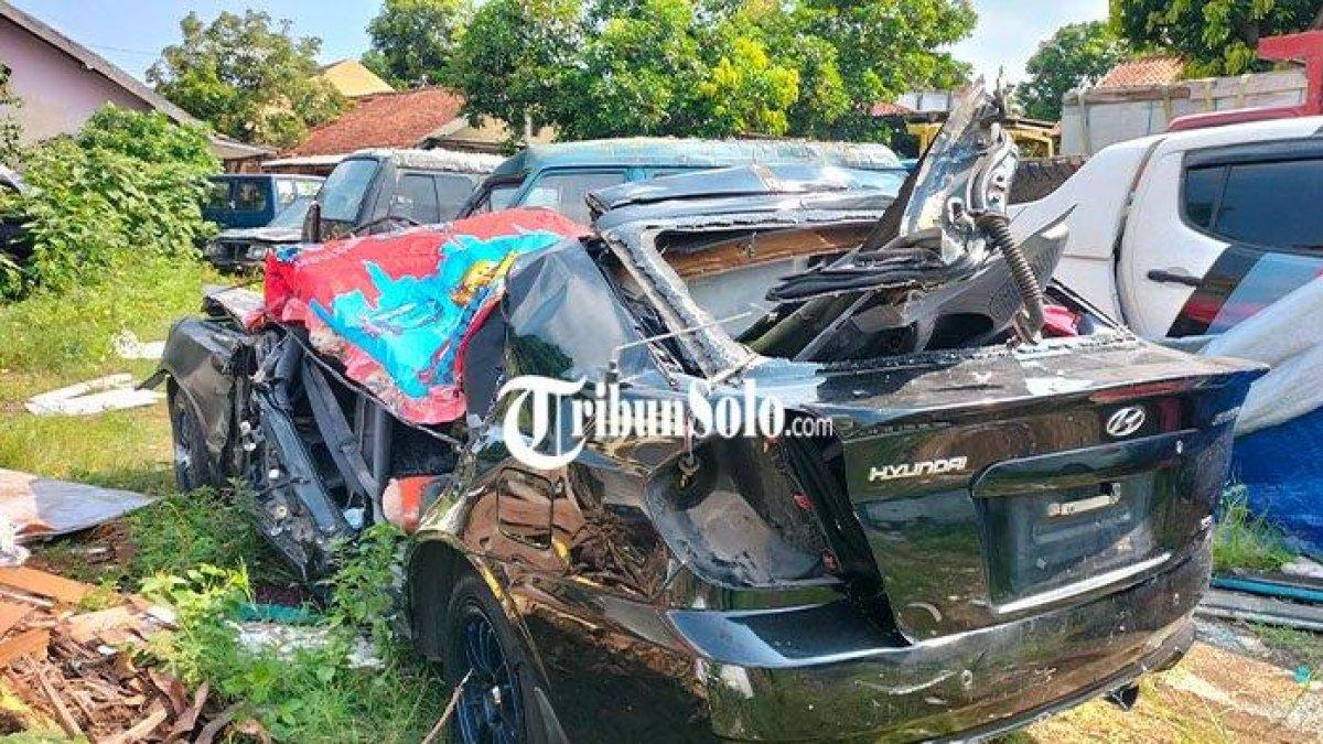 INNALILLAHI Kecelakaan Di Tol Solo-Ngawi,Tronton Vs Mobil,Pengemudi ...