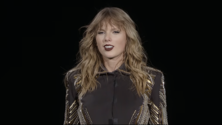  Taylor Swift's Reputation Stadium Tour Is Leaving Netflix New Year's Day, And You Need To Revisit It ASAP For These 5 Reasons 