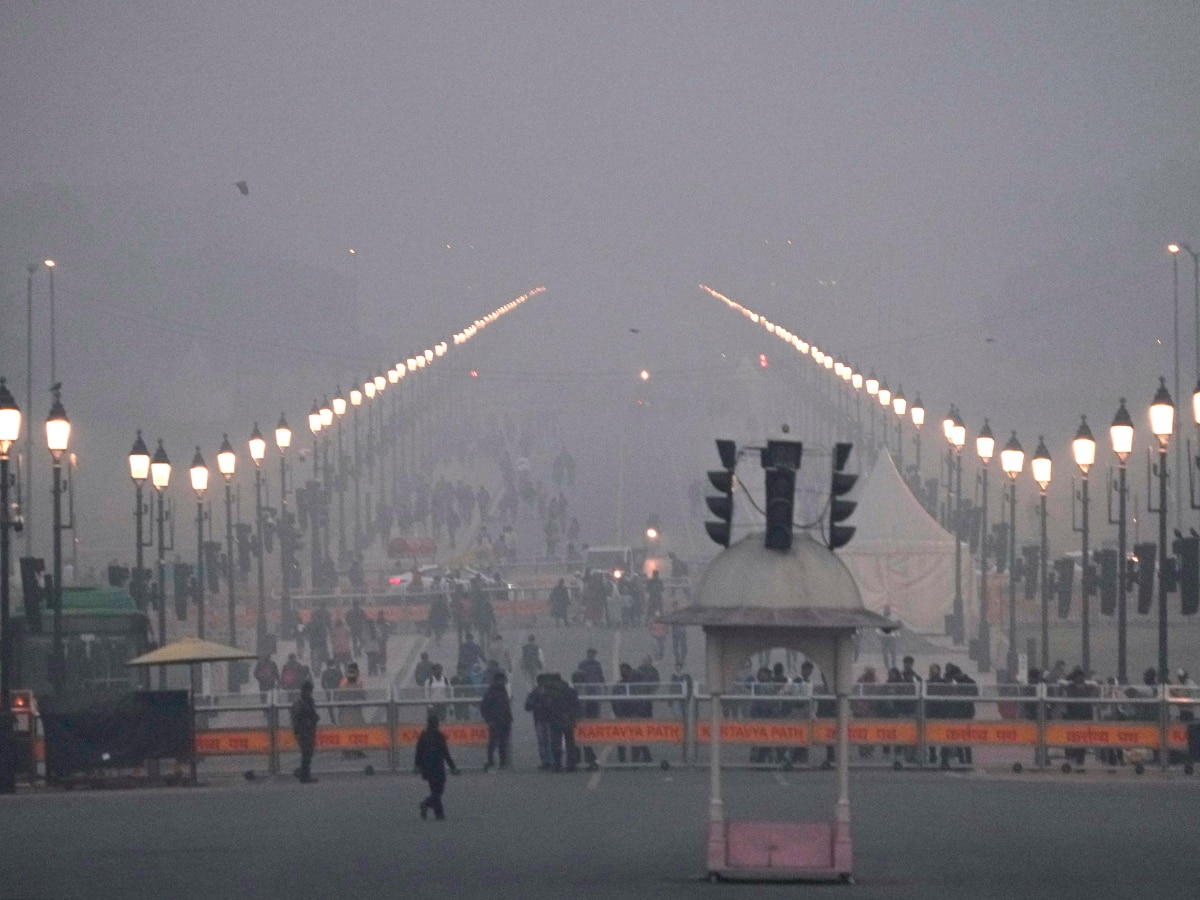 Dense Fog Blankets Delhi, North India As Cold Wave Tightens Grip ...