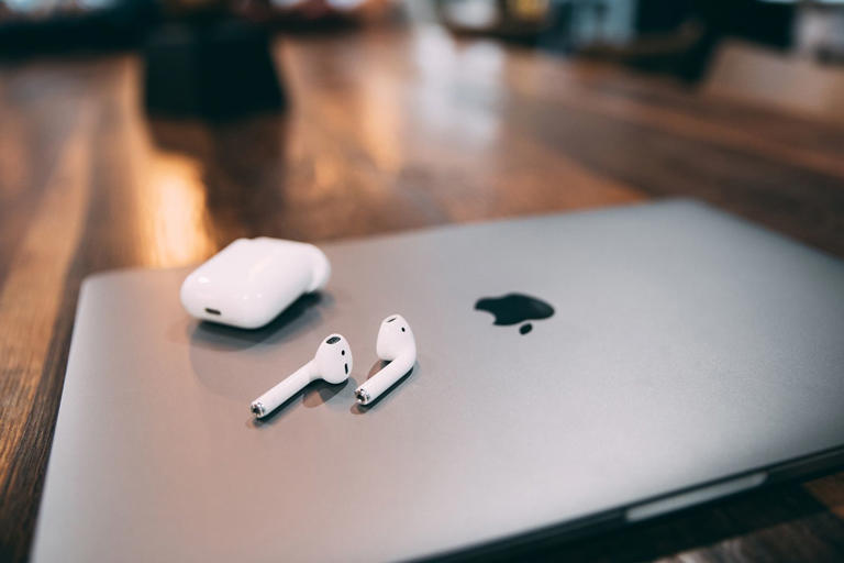 how to connect 2 airpods to 1 mac