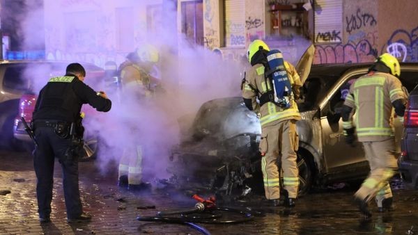 Brandstiftung? Mehrere Autos Gehen In Berlin In Flammen Auf