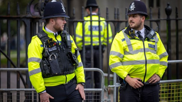 met police officers accessed controversial facial recognition site 2,000 times