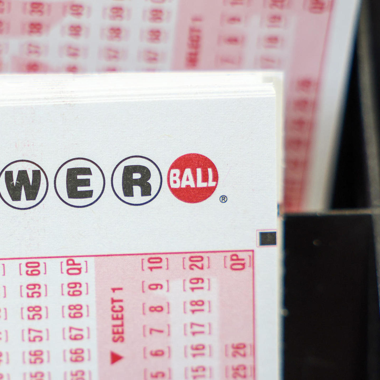 powerball jackpot at $810 million for new year's day drawing