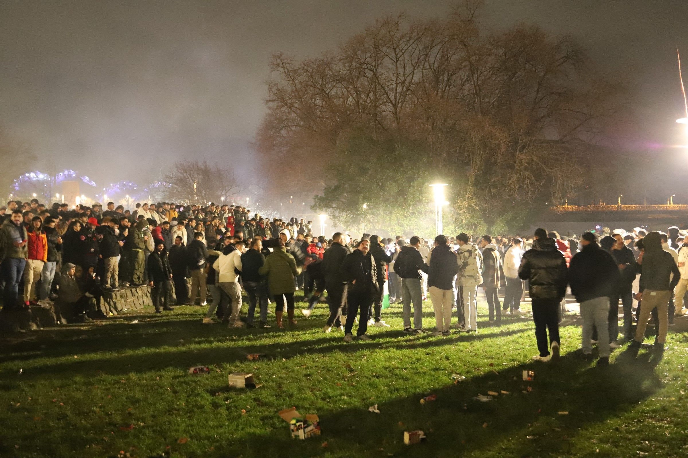 Nach Anschlagsplan Auf Kölner Dom: Silvester-Großeinsatz In Köln ...