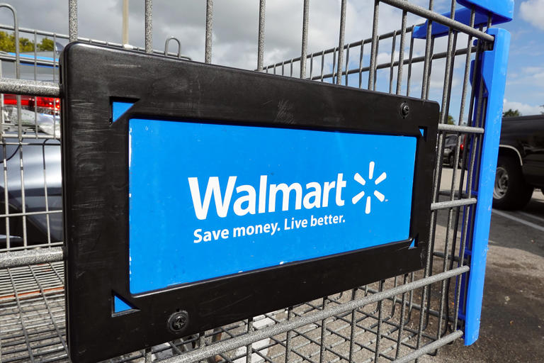 Walmart's New Year's hours in 2024 Are stores open?