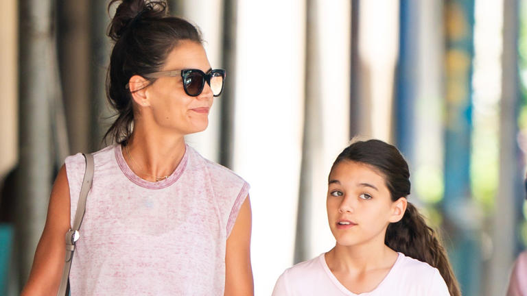 NEW YORK, NEW YORK - JULY 22: Katie Holmes (L) and Suri Cruise are seen in the Upper West Side on July 22, 2019 in New York City. (Photo by Gotham/GC Images)