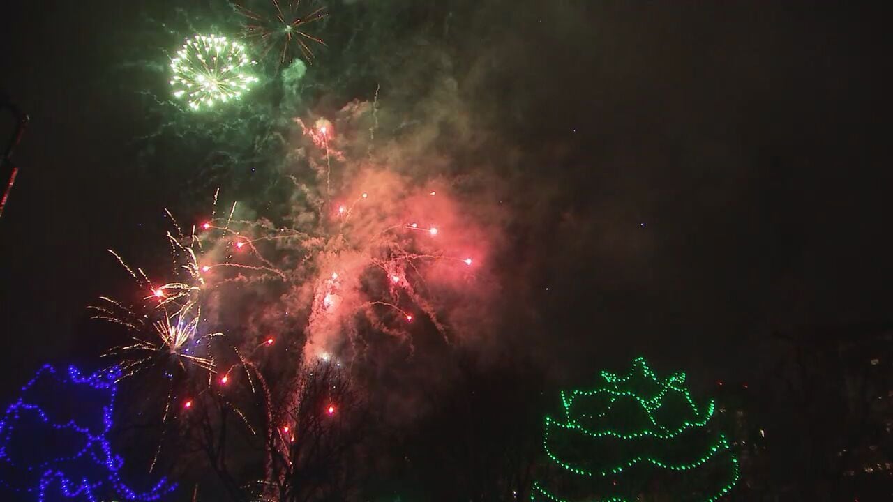 New Year S Eve Revelers Ring In 2024 With A Parade Music And Fireworks   AA1mi6PH.img