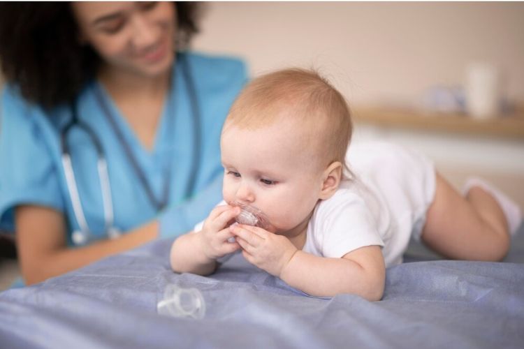 berbagai cara alami mencegah pilek pada bayi, lindungi dari penyakit