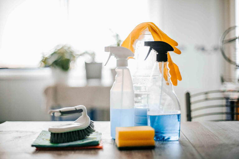 how-to-make-an-effective-diy-shower-cleaner-that-actually-works