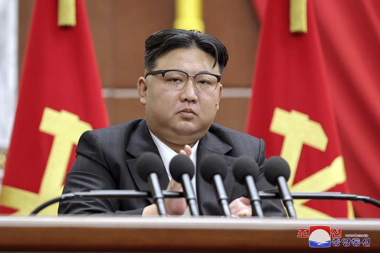 Alerte en Corée du Nord : Kim Jong-Un prépare son armée à la guerre AA1mifiJ