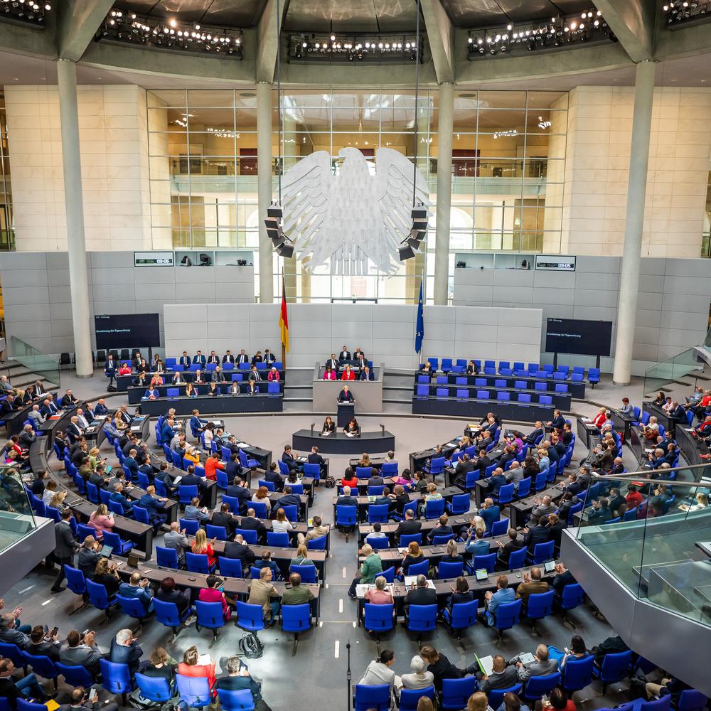 Haftmöglichkeiten Für Ausreisepflichtige: Bundestag Beschließt Gesetz ...