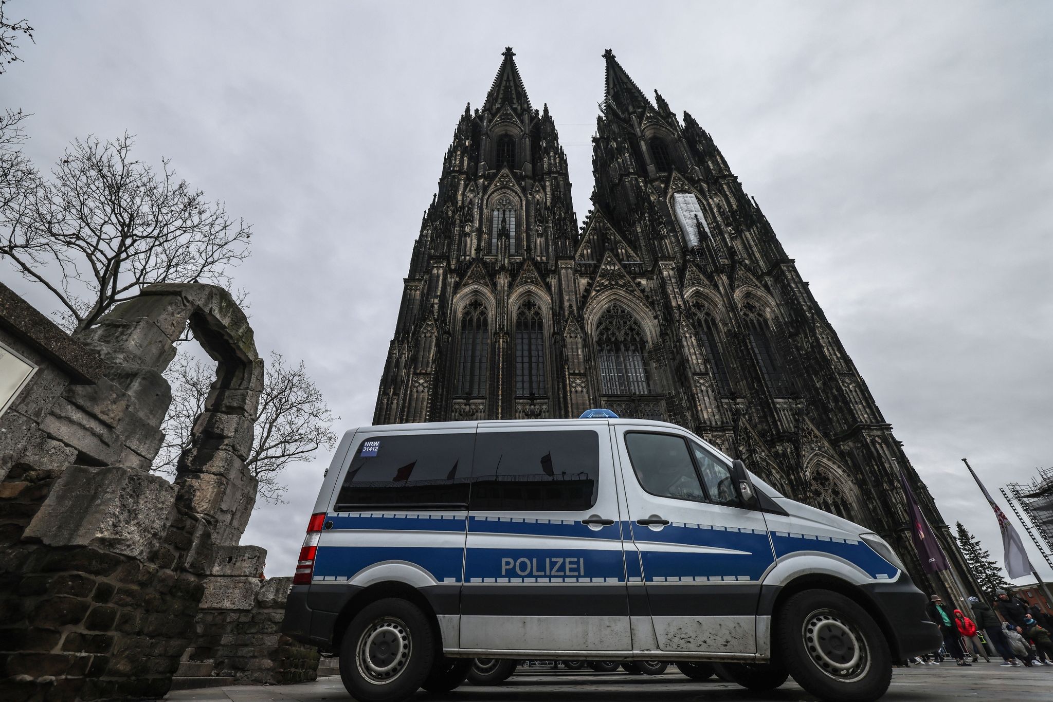 Neue Ingewahrsamnahmen Und Weiter Schutz Für Kölner Dom