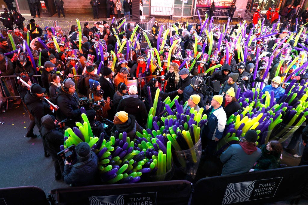 PHOTOS Ringing In 2024 At The Times Square New Year S Eve Celebration   AA1mk1N9.img