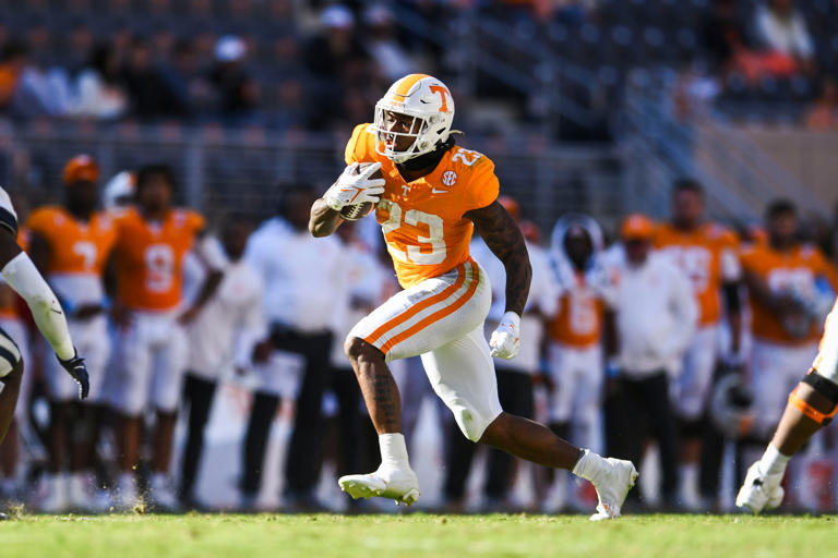Projecting Tennessee football 2024 depth chart as Vols players report