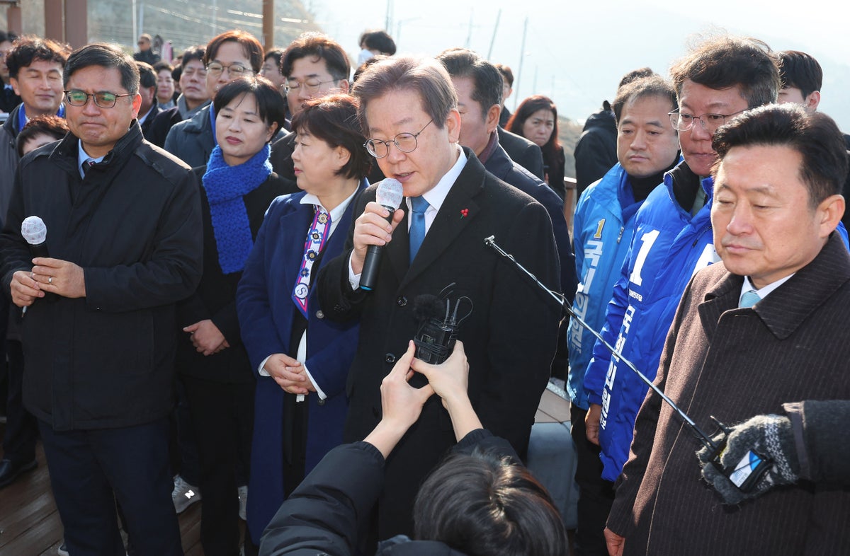 south korean opposition leader lee jae-myung stabbed in neck as he speaks to reporters