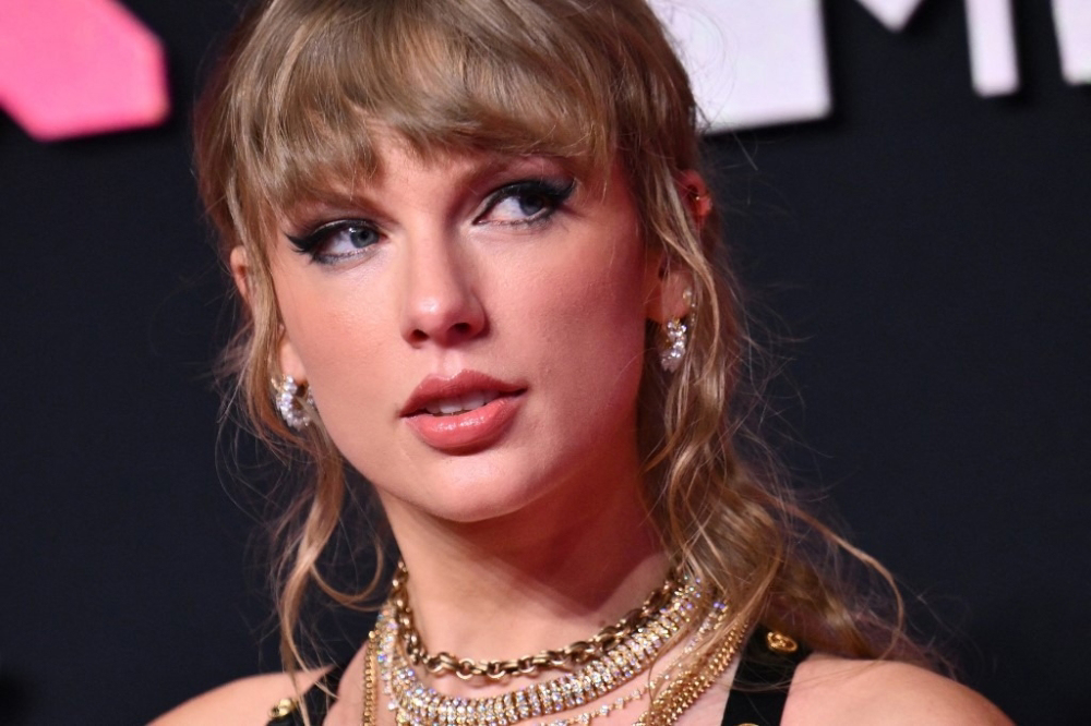 Taylor Swift breaks Elvis Presley’s record for most weeks at No. 1 on ...