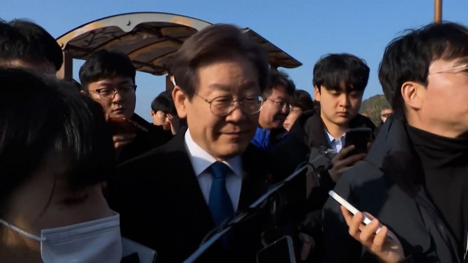 Video Shows The Moment South Korean Opposition Leader Was Stabbed