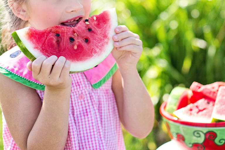 ประโยชน์ของแตงโมและข้อควรระวังก่อนกิน