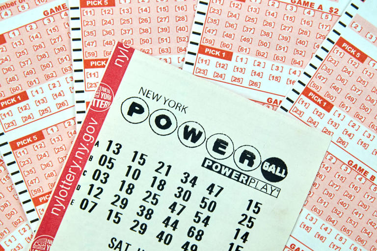 Powerball Jackpot Swells To 810 Million For New Years Day Drawing