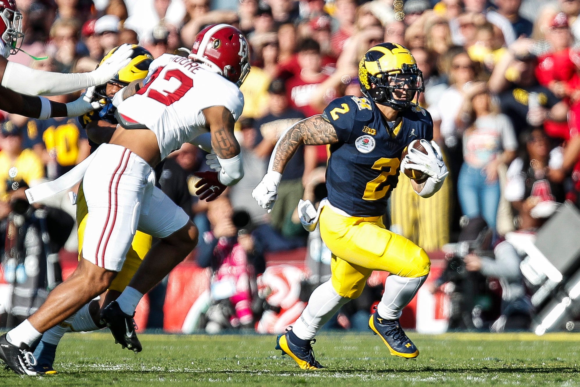 Shirtless Tom Brady Reacts To Michigan Football's Win Vs. Alabama In ...