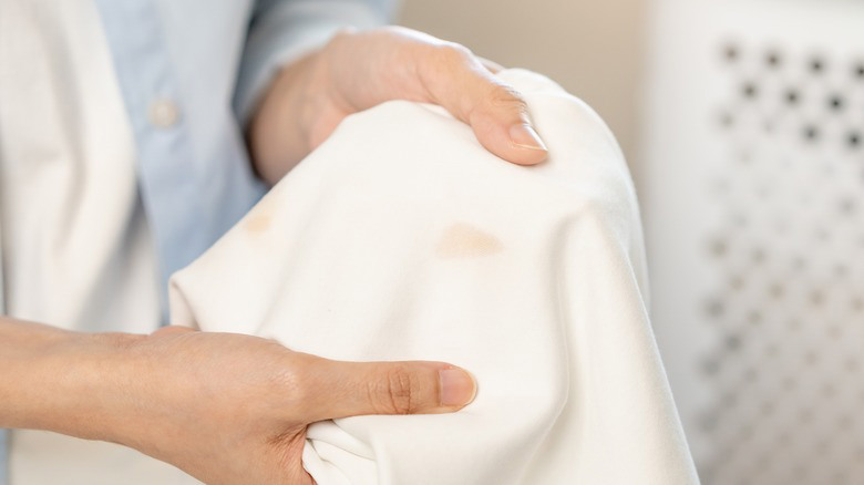Get Rid Of Tough Laundry Stains With This Simple Solution