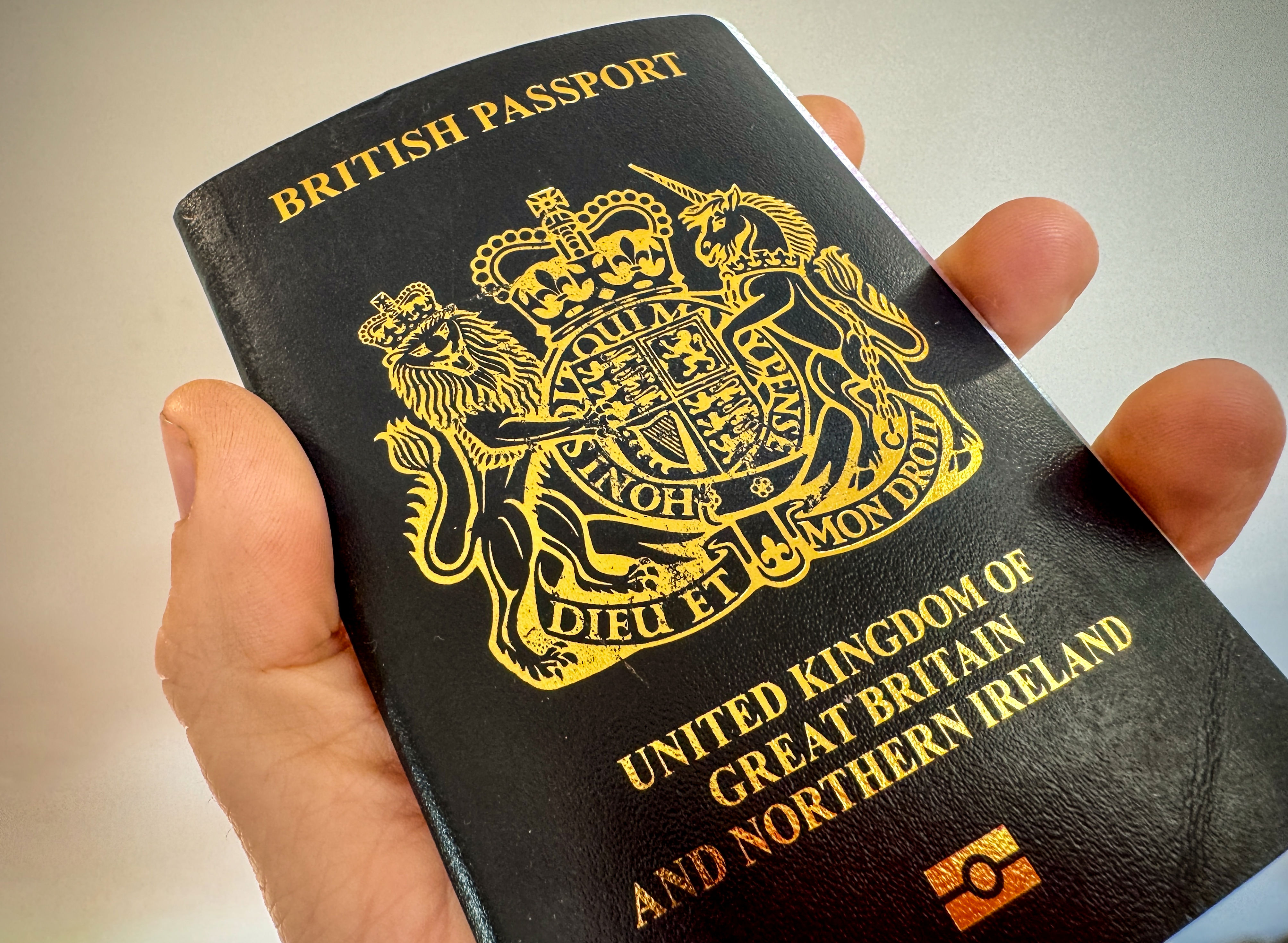 new-e-gates-will-allow-passport-free-entry-into-uk