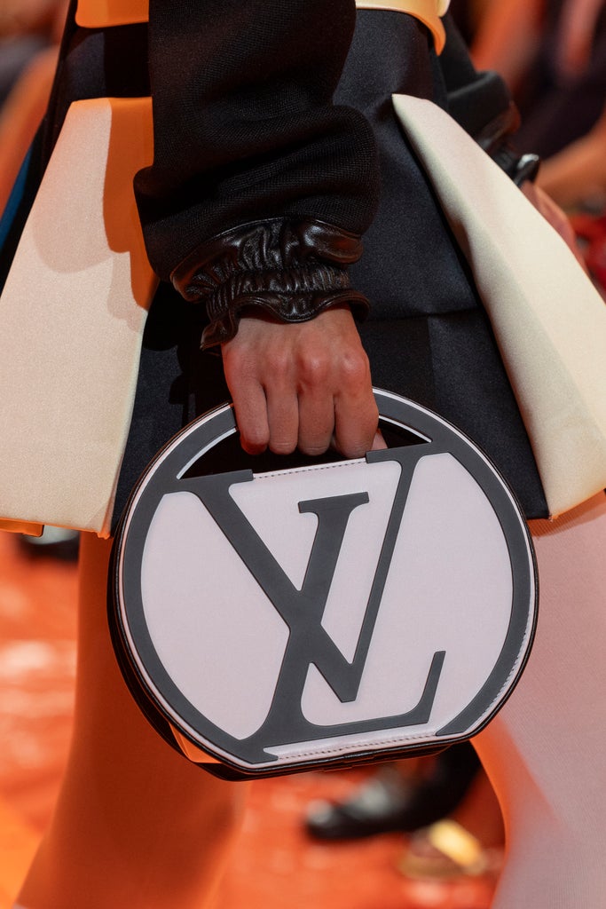 8 Handbag Trends That Ll Have Your 2024 Style In The Bag   AA1mlVAD.img