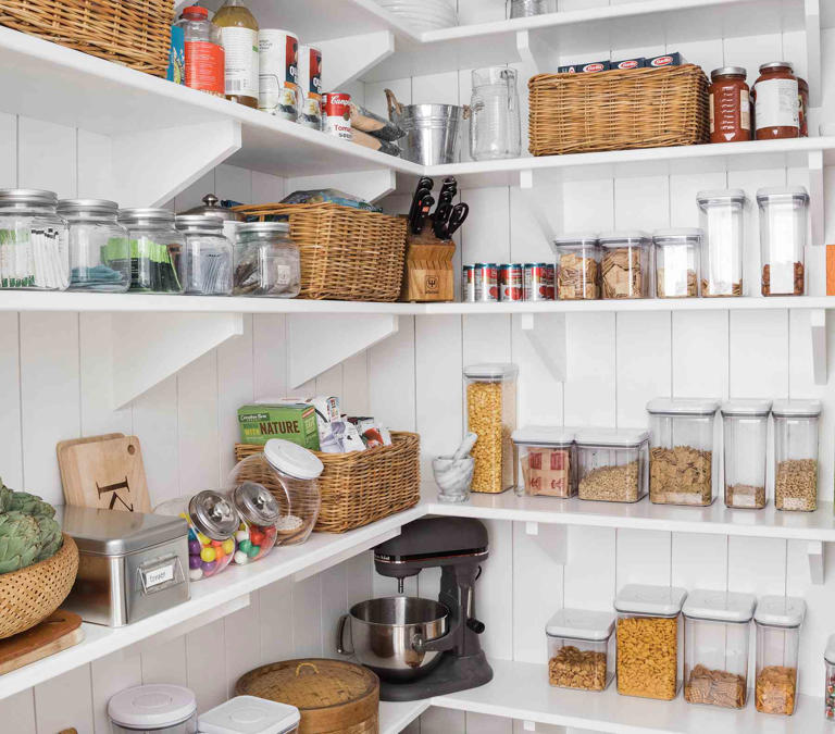 13 Items You Should Never Store in the Pantry