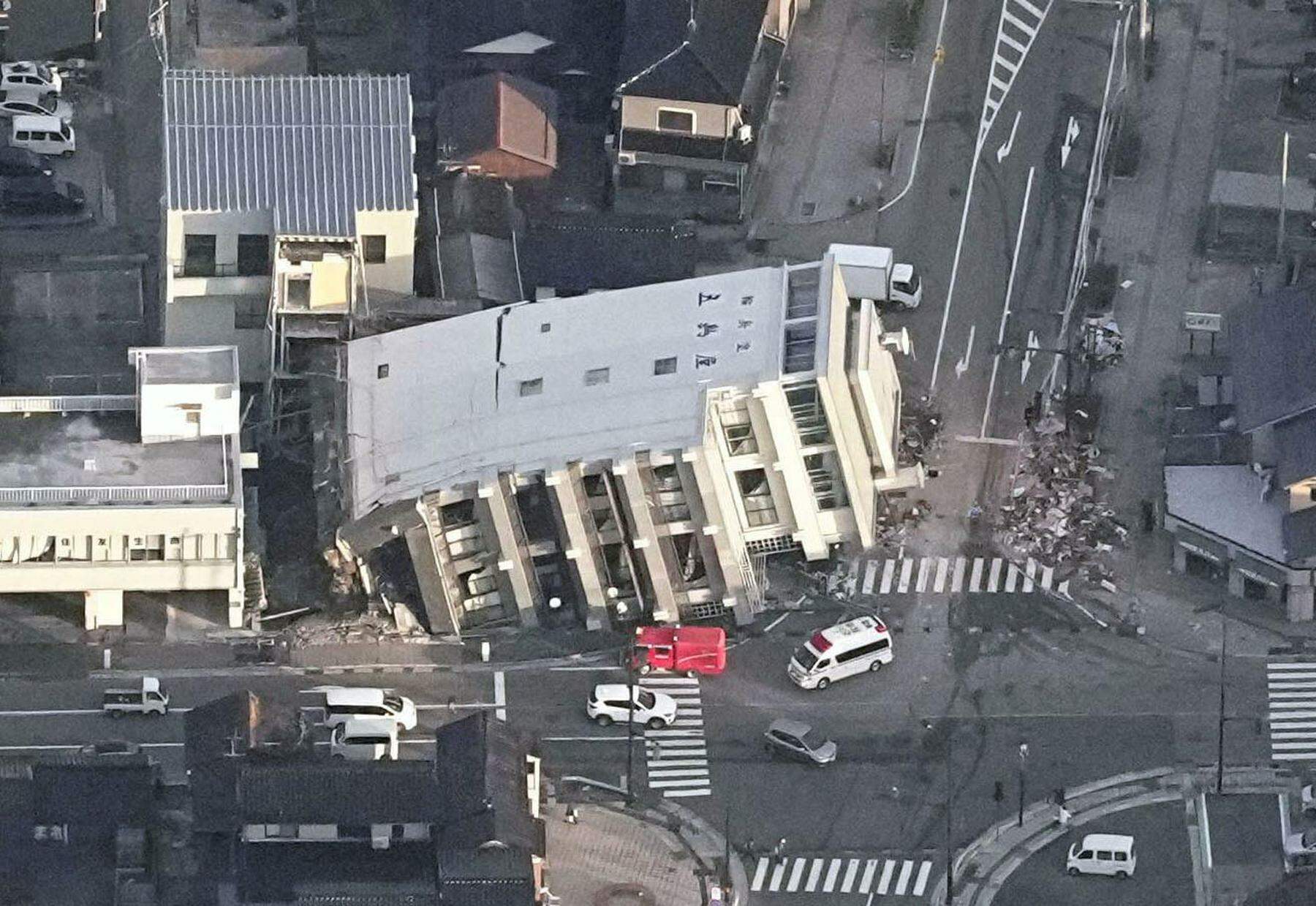 zahl der opfer steigt: dutzende tote nach erdbeben-serie in japan
