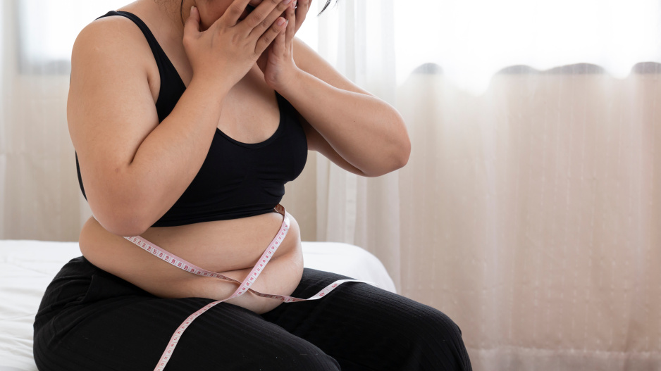 podle těchto 5 znaků poznáte, že je váš nadbytečný břišní tuk způsoben hormony