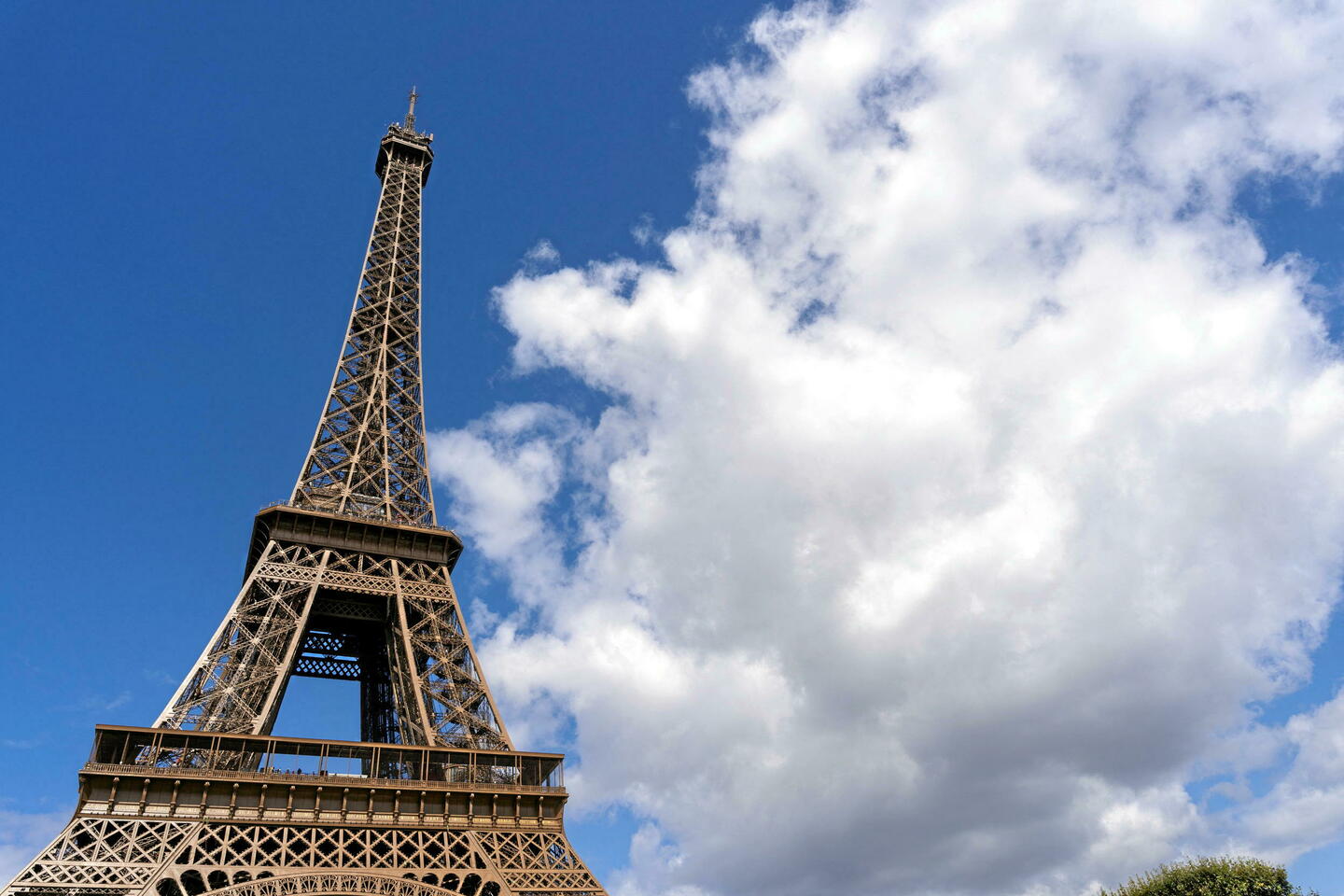 jeux olympiques de paris : en 2024, bâtissons la tour eiffel