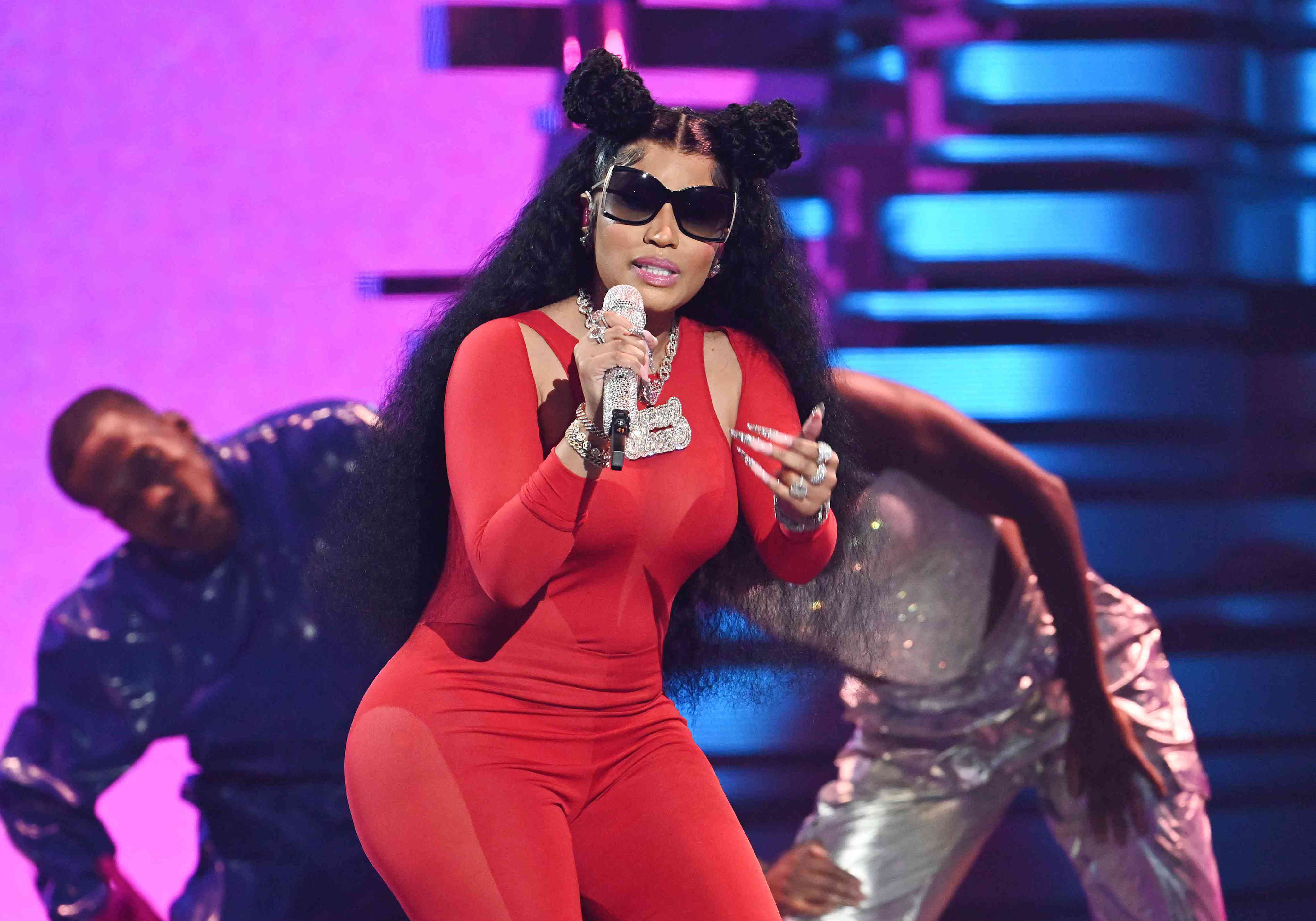 Nicki Minaj Slams Her Hit 'Starships,' Says She Won't Perform It ...