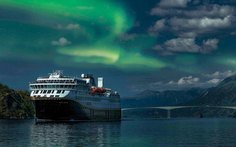 Witness the northern lights during a winter cruise in Norway - Havila Kystruten/Marius Beck Dahle