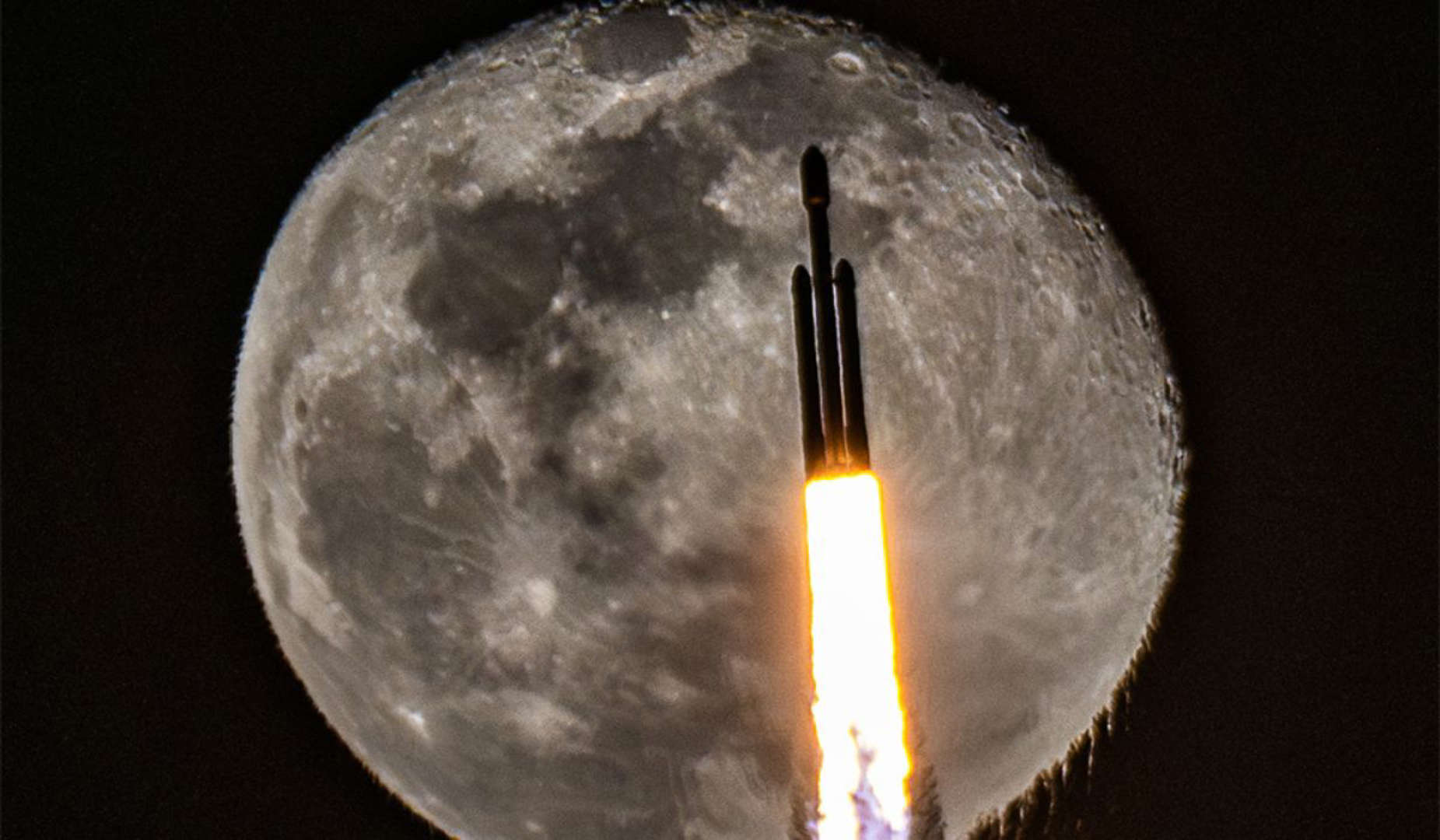 NASA destaca nave lançada pela SpaceX projetada em 'frente' a Lua