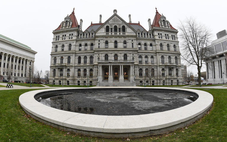 NY lawmakers head back to Albany for 2024 session — as tensions simmer