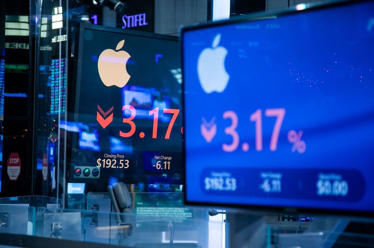 Tech Stocks Drop To Start 2024