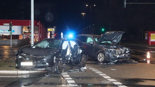 Mehrere Schwerverletzte Nach Unfall Am Fehrbelliner Platz