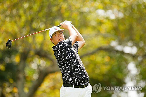 In this Getty Images file photo from Aug. 25, 2023, Im Sung-jae of South Korea tees off on the fifth hole during the second round of the Tour Championship at East Lake Golf Club in Atlanta. (Yonhap)