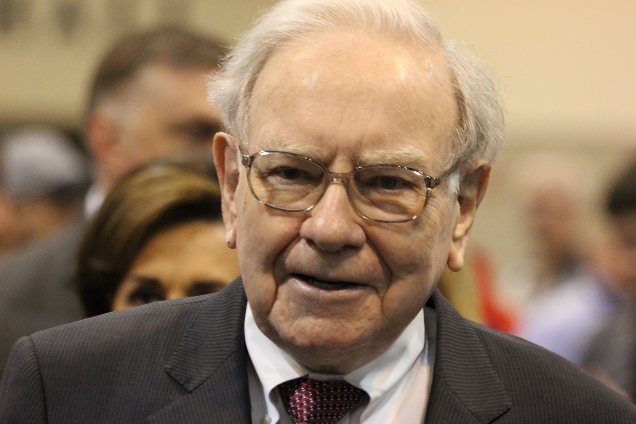 Nearly 80% Of Warren Buffett's Portfolio Is Invested In These 6 Stocks ...